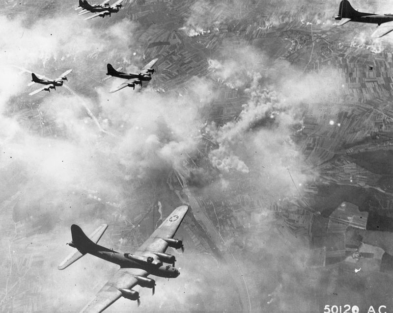 800px-B-17F_formation_over_Schweinfurt,_Germany,_August_17,_1943
